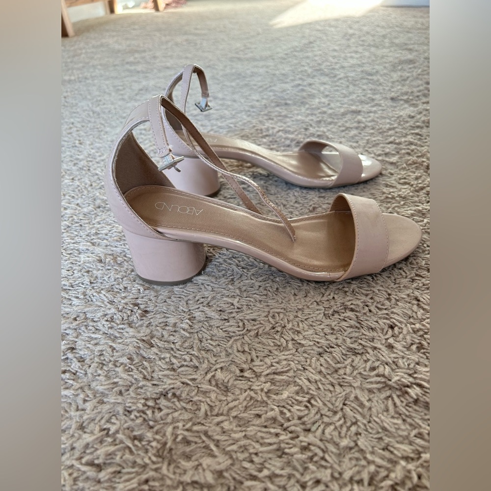 Abound size 8.5 Beige Heels